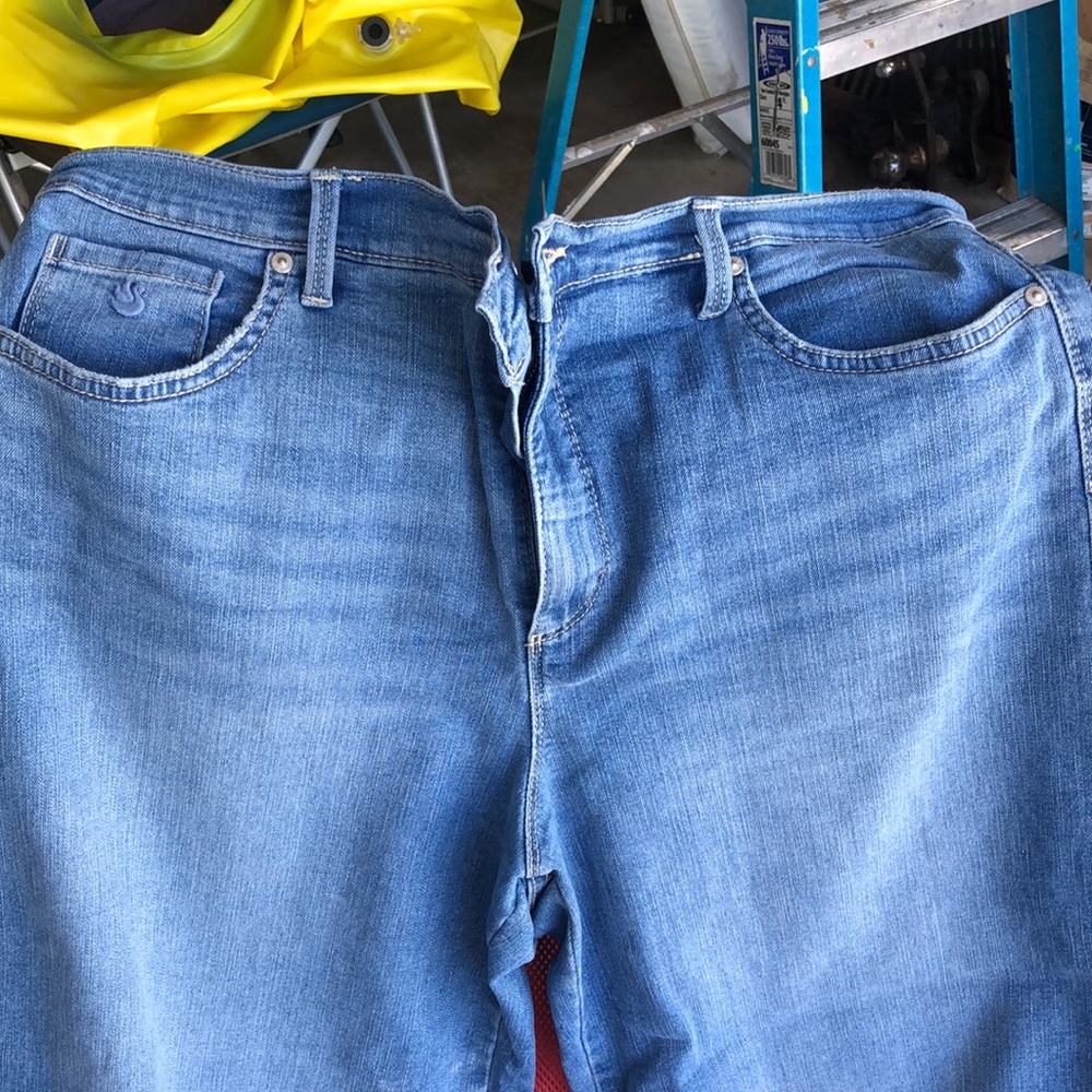 Gloria Vanderbilt wide leg jeans.